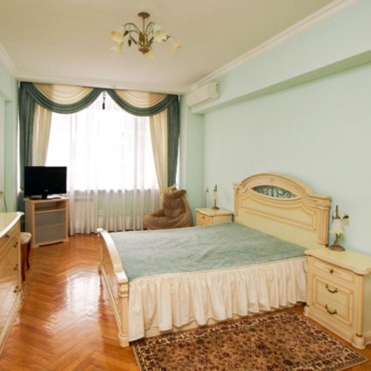 Интерьер спальни в 2 местном 3 комнатном Люксе санатория Калинина в Ессентуках